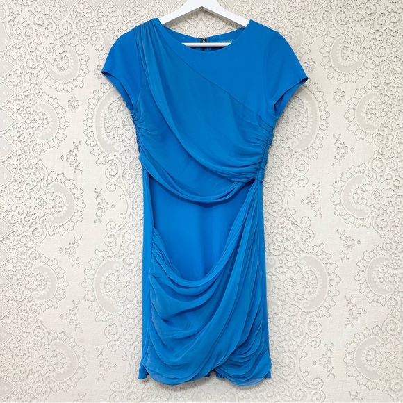 Alice + Olivia Dresses & Skirts - Alice Olivia Goddess Short Sleeve Mini Dress in Malibu Blue